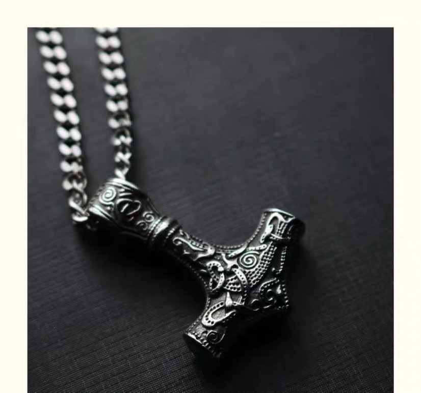 European and American personalized cobra necklace men's pendant titanium steel animal zodiac snake personalized punk tag trendy man full figure