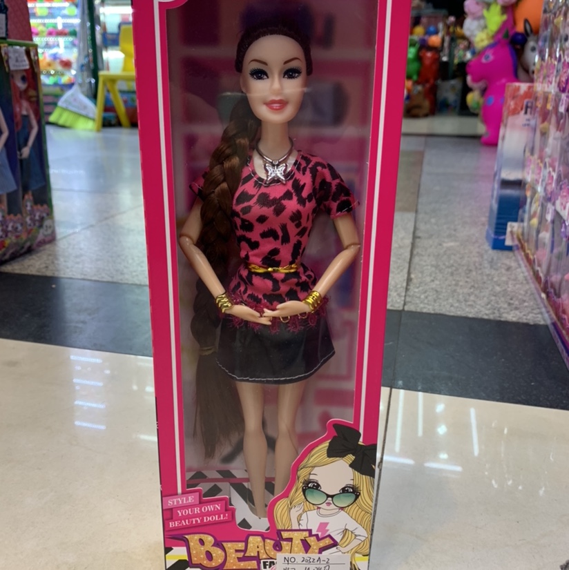 Long-haired flowing Barbie doll, a girl's toy doll details Picture