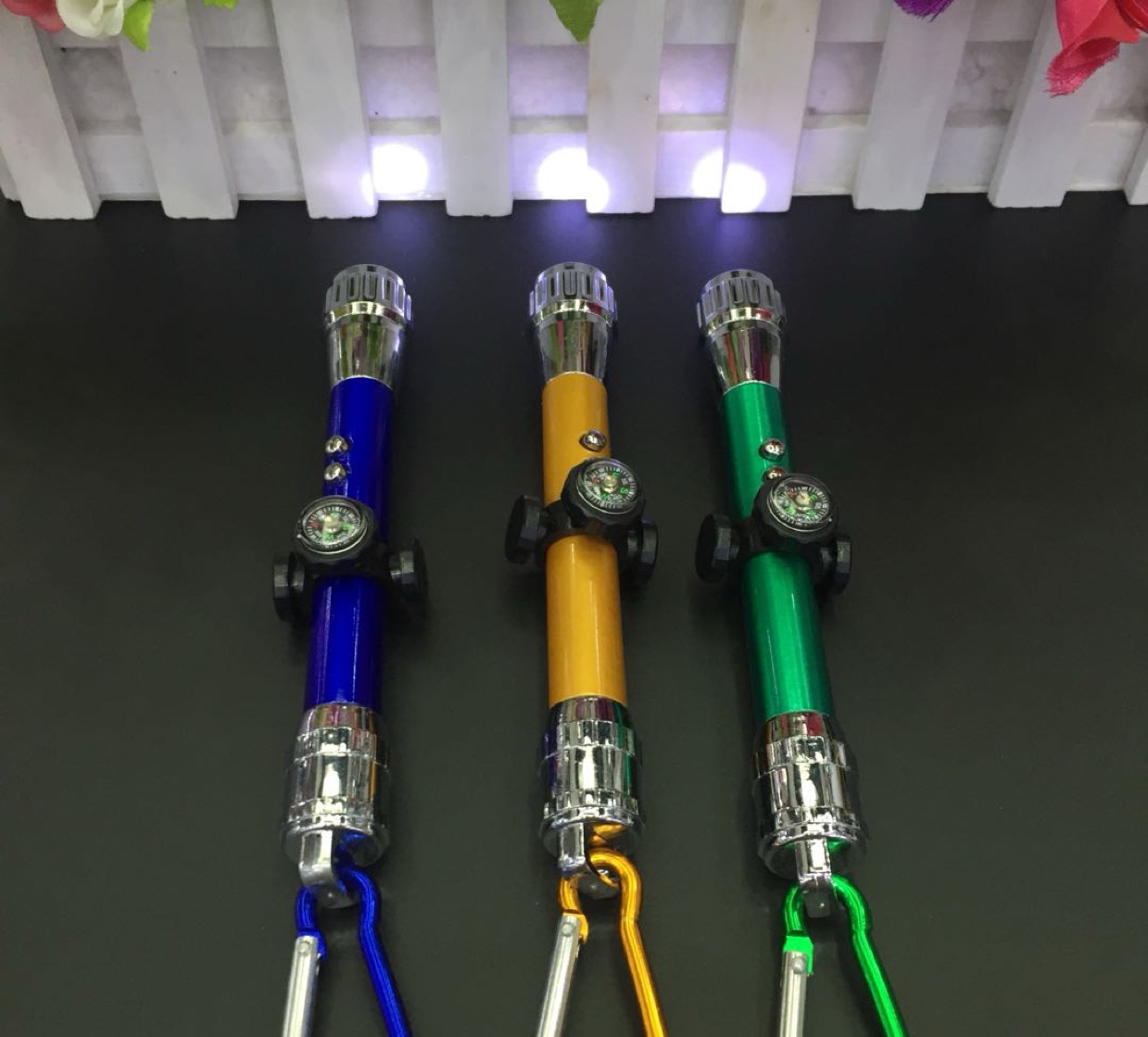 CY-18879
绝地求生多功能激光灯白底实物图