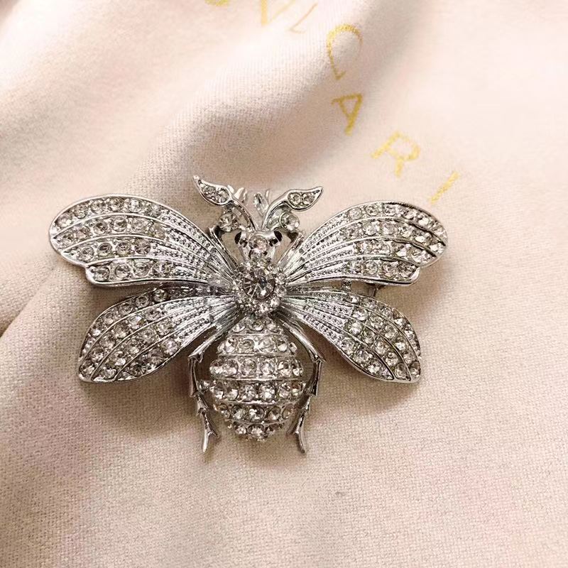 Bee brooch