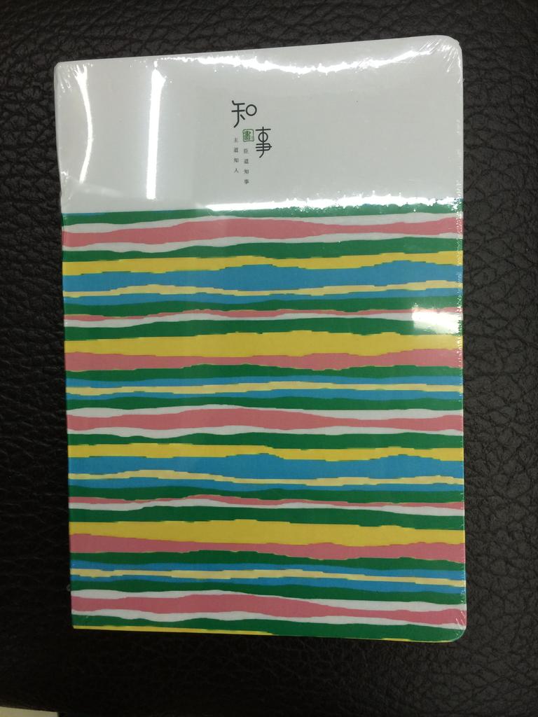 Student using loose leaf paper in a binder