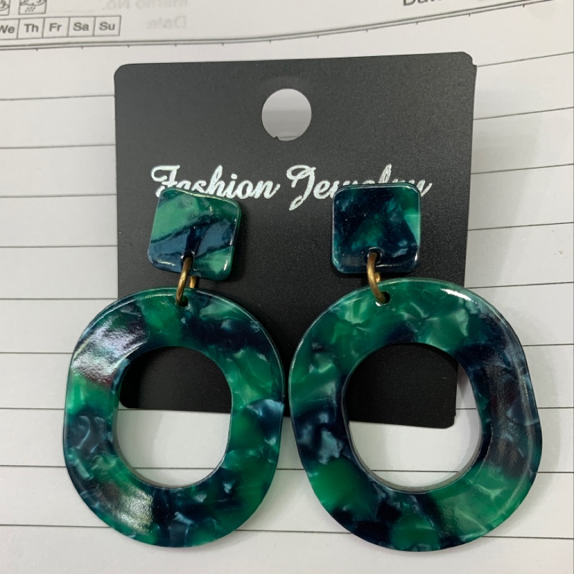 Dark green ear thumbnail