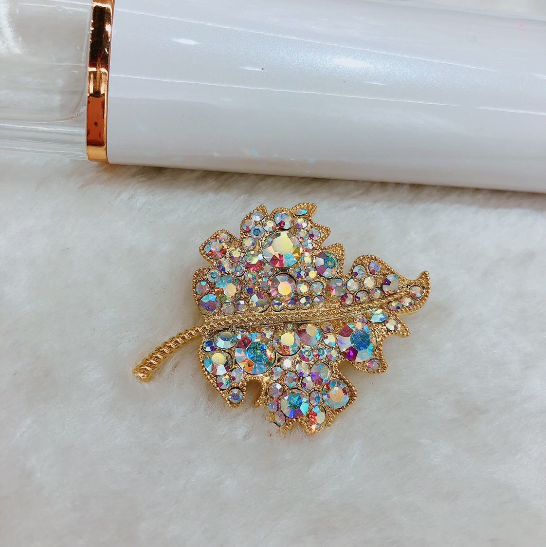 Brooch Korean leaf brooch brooch Korean fashion ladies elegant cape cardigan pin free mail thumbnail