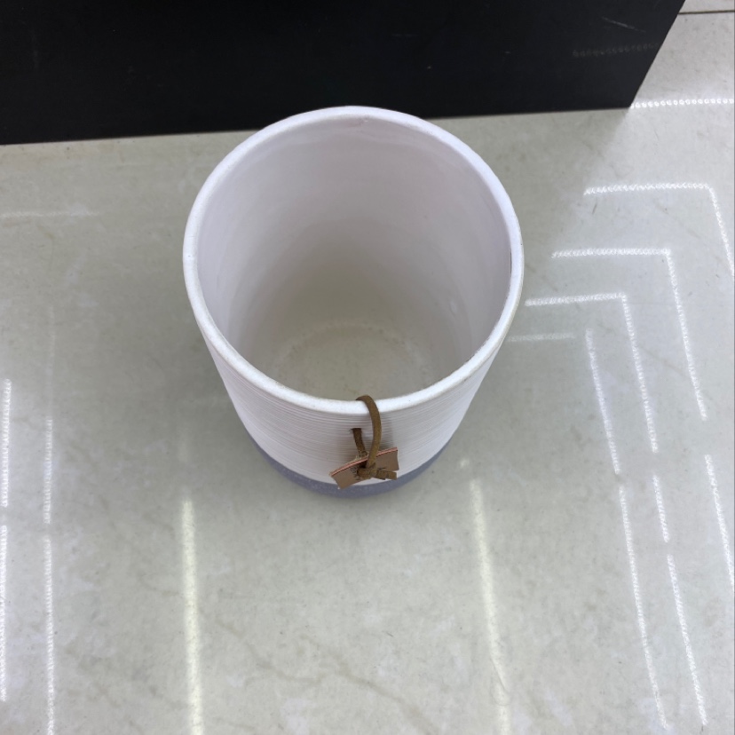 Ceramic vases with leather hanging cards, with grey on top and white on bottom, and white on top and grey on bottom, wholesale by box details Picture