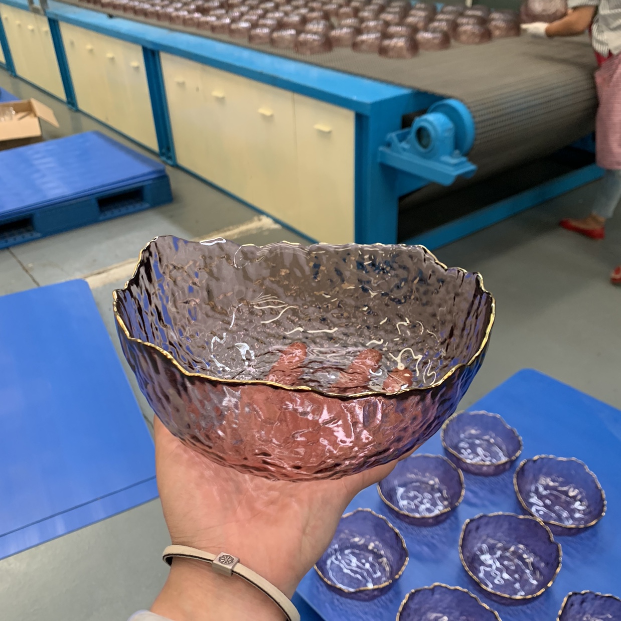 中号茶洗，沙拉碗，水果盘高档冷纹紫色金边厂家直销批发零售现货下单请咨询