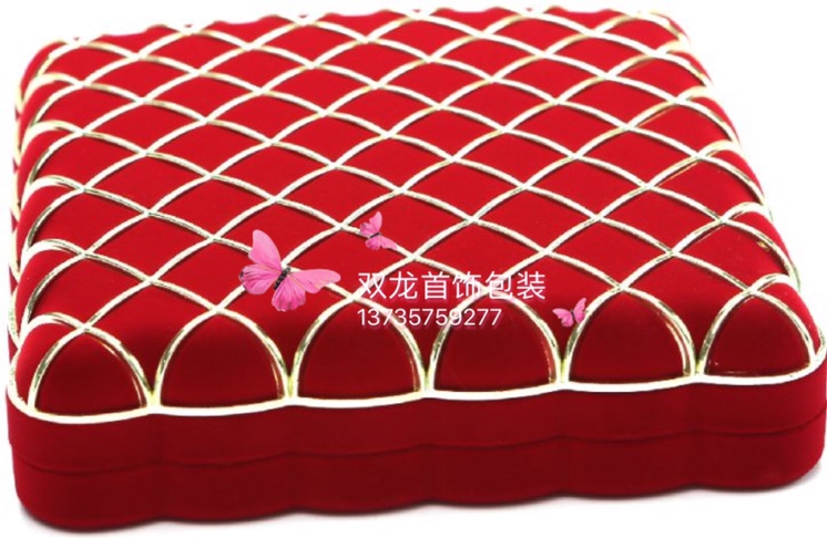 Flocked gold mesh ring box Application Scenario