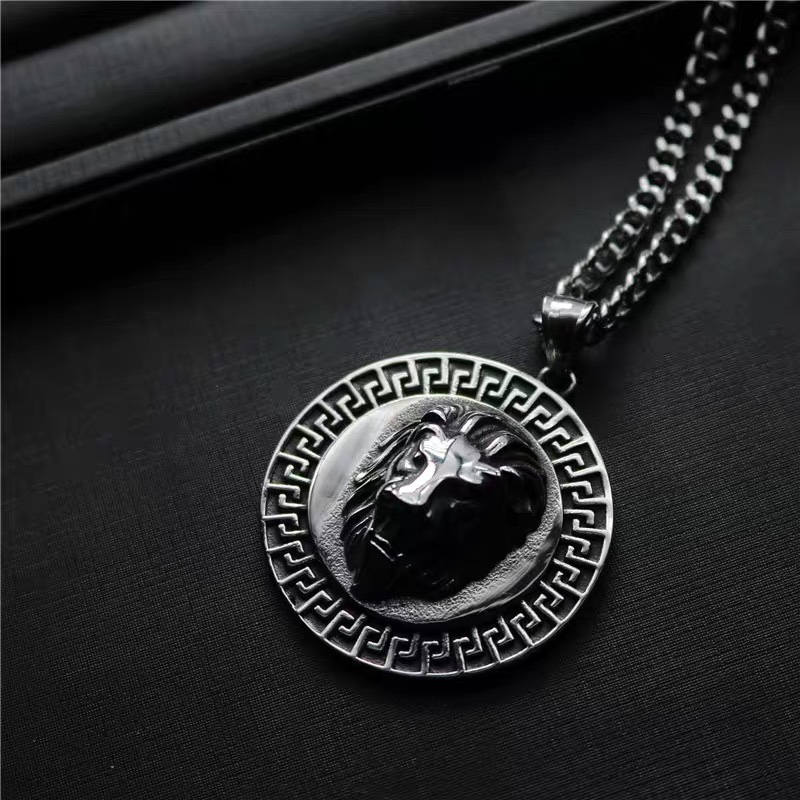 Long, unique and versatile men's and women's necklaces on the streets of Europe and America, hiphop pendants, hip-hop titanium steel trendy brand pendants and accessories full figure