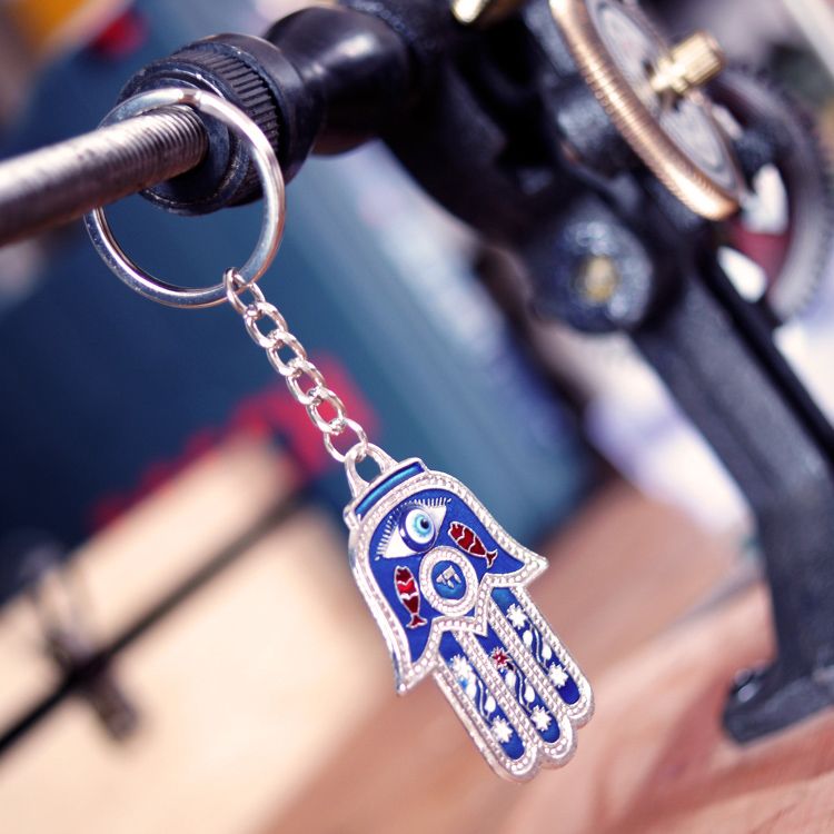 Evil eye keychain, handcrafted glass, blue eye jewelry, keychain pendant, oil-dripping palm Specification image