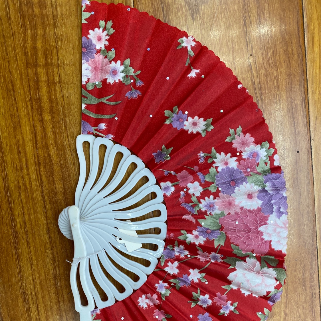 Curved frame with tinted fan