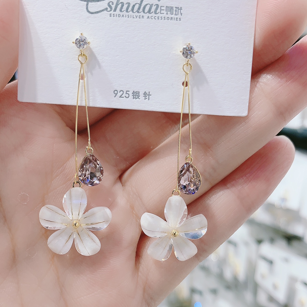 Glass Petal Earrings details Picture