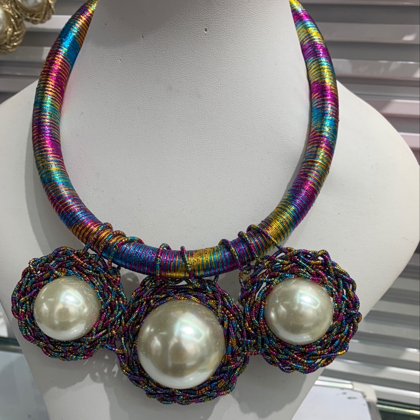 Pearl necklaces from famous European and American brands