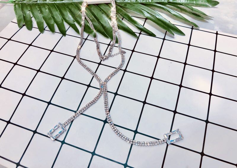 Versatile decorative sweater chain for women, long 2020 new autumn and winter fashionable and simple pendant chain claw chain necklace