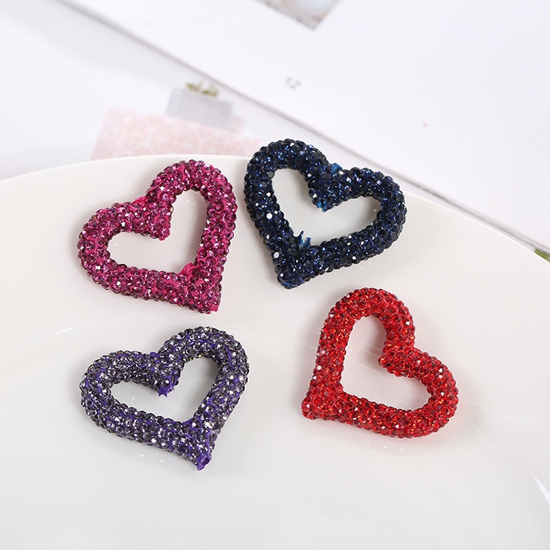 Creative hollowed-out heart accessories made of clay Specification image