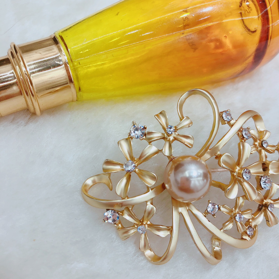 Fashionable and elegant matte gold brooch, pin, suit jacket, sweater, coat pin, high-end Korean crystal accessory - Yingying -0318 details Picture