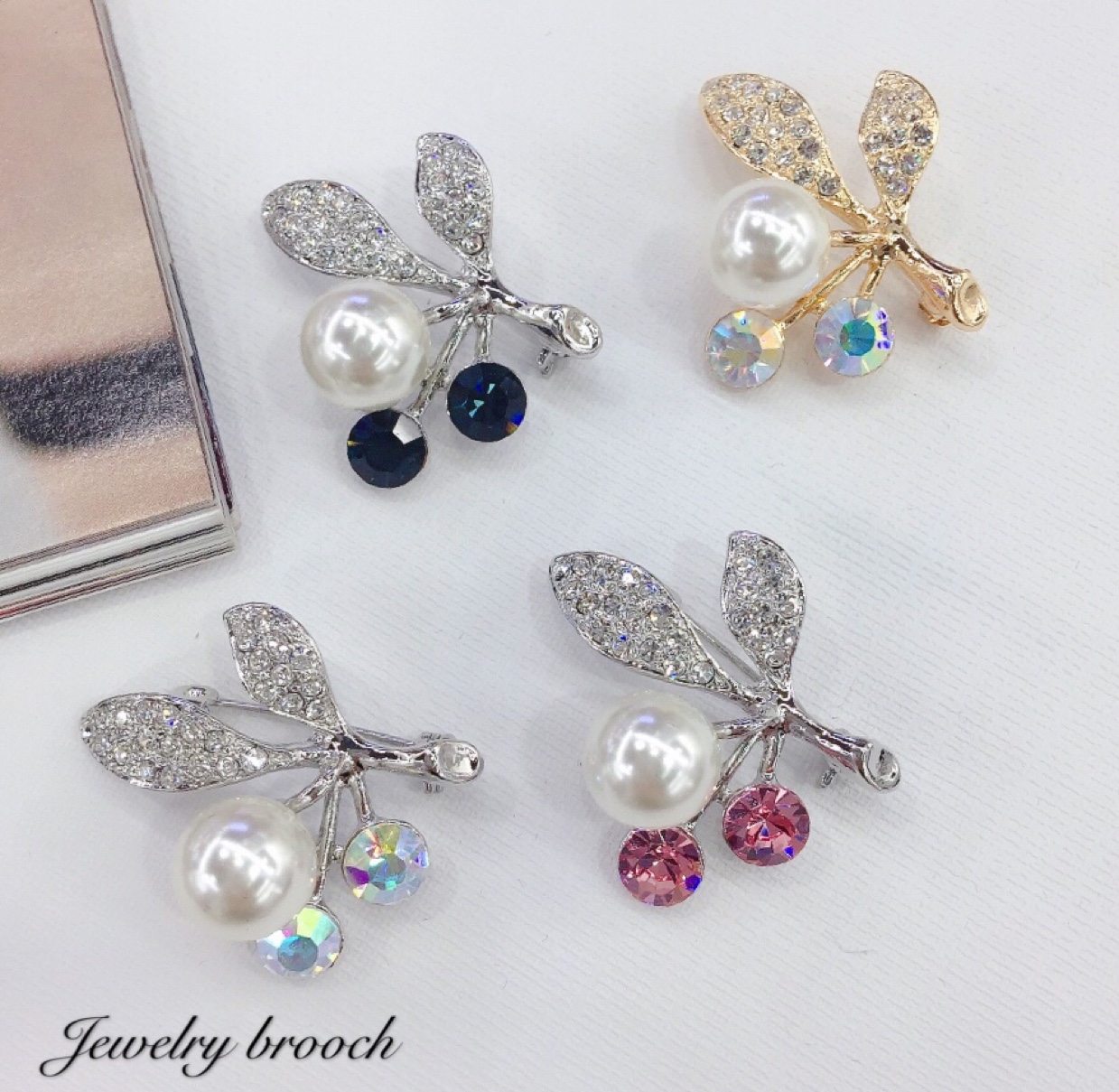 Japan and South Korea fashion high-grade pearl brooch
Czech crystal import thumbnail