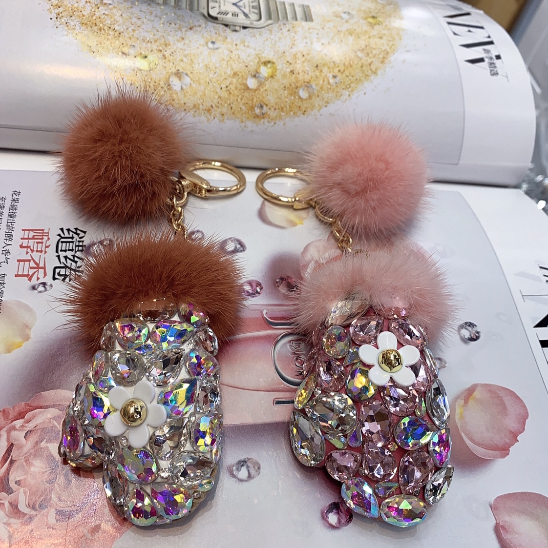 Korean gloves 🧤 full diamond colored rhinestone ball keychain backpack pendant car braided rope key chain pendant wholesale