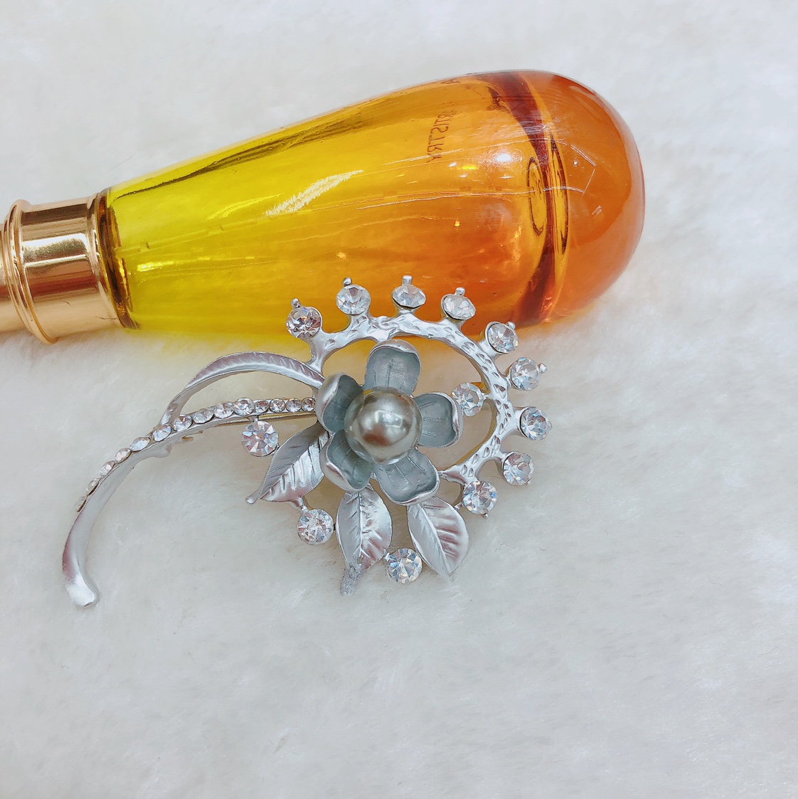 Brooch brooch female accessories rhinestone brooch brooch pin buckle dumb gray beaded brooch Korean version accessories outfit shawl scarf scarf hot style thumbnail