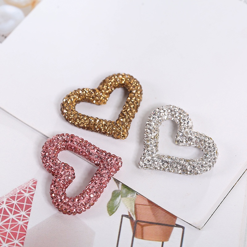 Creative hollowed-out heart accessories made of clay details Picture