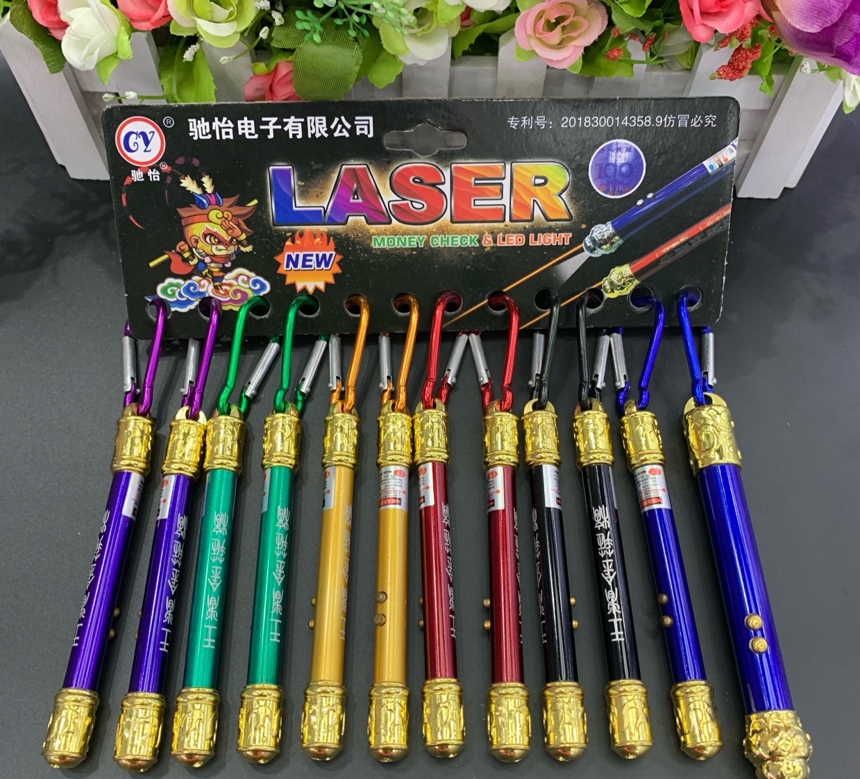 CY-869
小号金箍棒多功能激光灯
