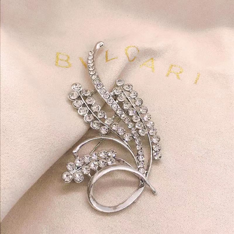Fashion everything with corsage thumbnail