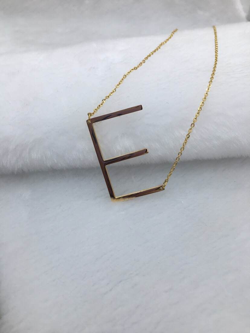الحروف الكبيرة لا تطرز قلادة من الفولاذ Specification image