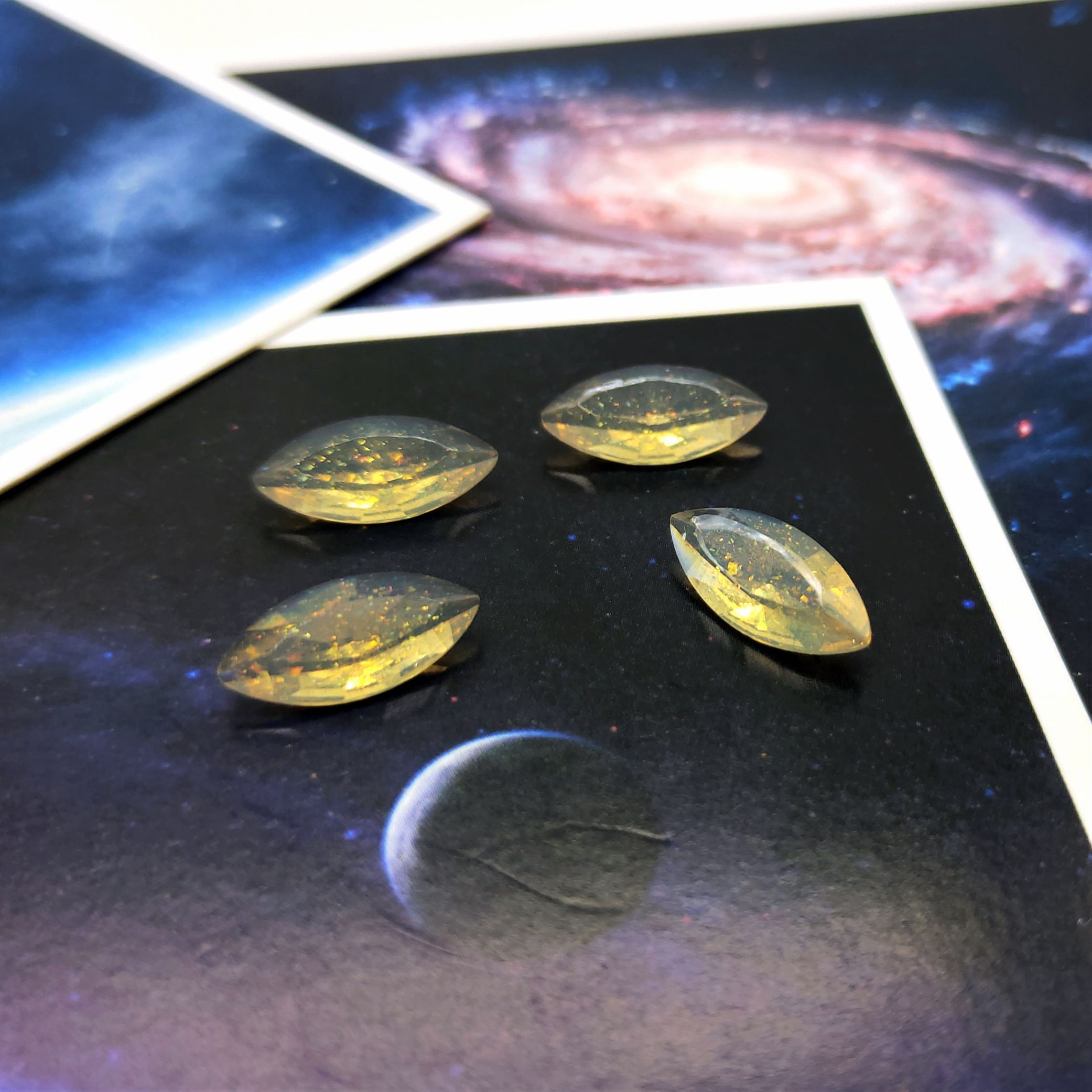 New horse eye pointed sole, irregular-shaped resin diamond diy phone case, perfume stand, diamond iridescent series jewelry accessories undefined