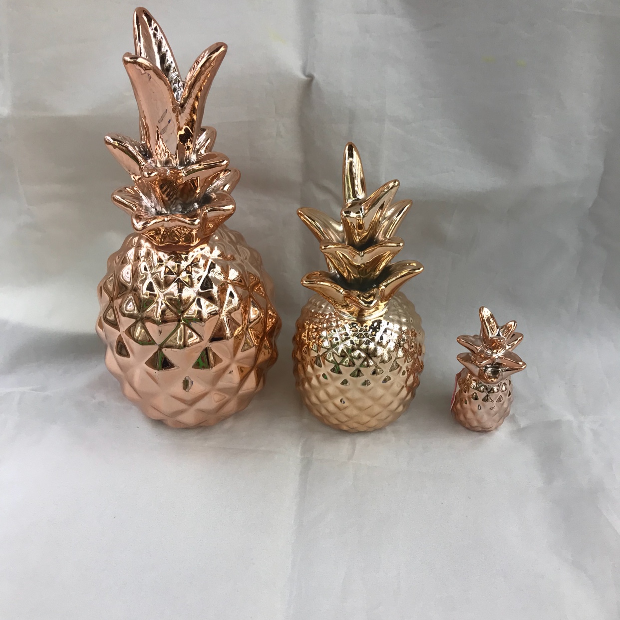 Ceramic electroplated pineapple ornaments, countertop small ornaments, entrance hall ornaments Application Scenario