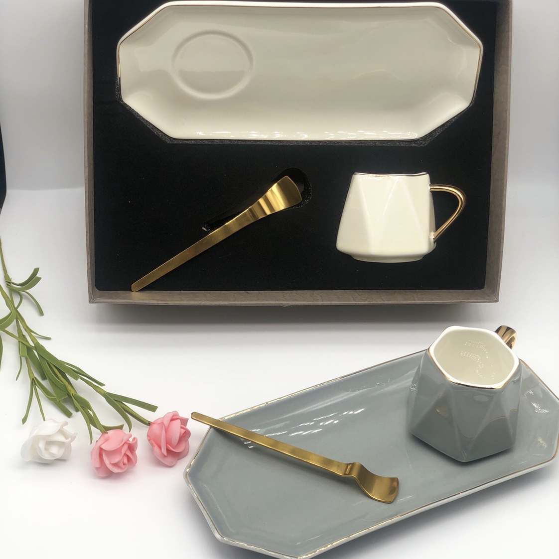 Gold-plated cup, plate and stainless steel spoon coffee cup set gift box, simple, elegant and creative coffee cup and plate set