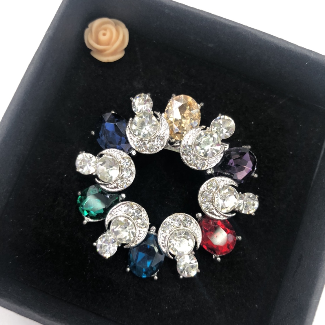 Yuna Accessories A-110 brooch, women's fashion accessory, clothing style, Silk scarf buckle, exquisite brooch decoration details Picture