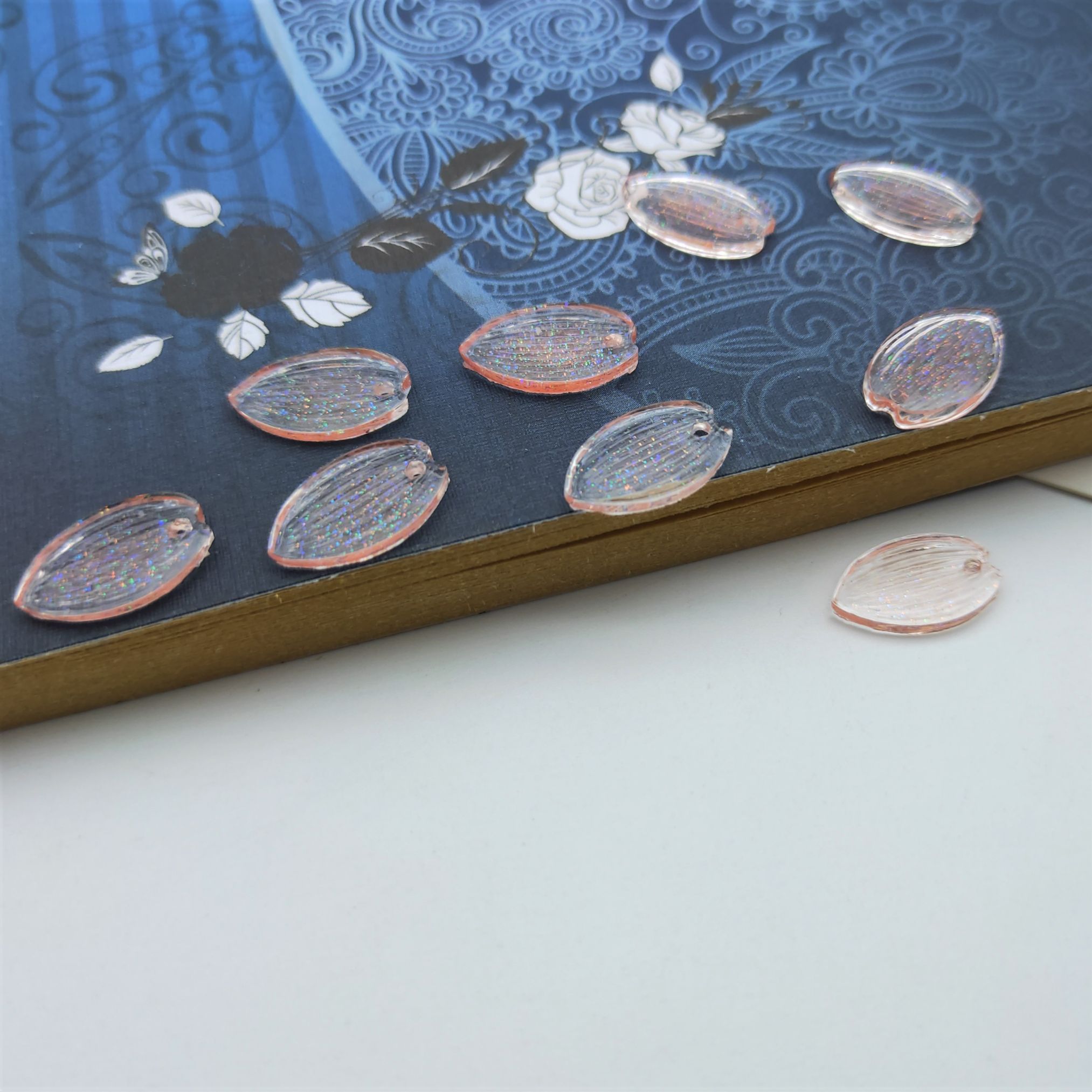 Xinsheng's new creative DIY ancient-style hairpin accessories in the shape of colorful resin bamboo leaves, imitating cherry blossom petals Item Picture