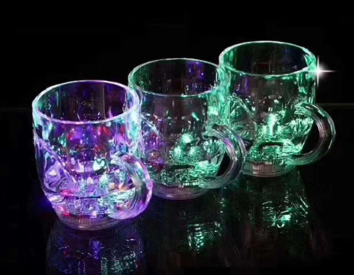 炫彩感应闪光杯婚庆用品爆款产品，各式各样闪光电子产品和玩具手柄可乐杯详情图6