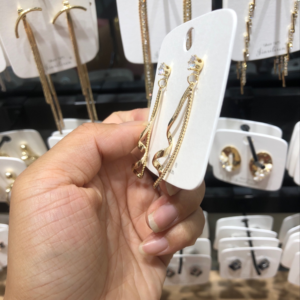 Today's beauty fashion earrings and earrings Specification drawing