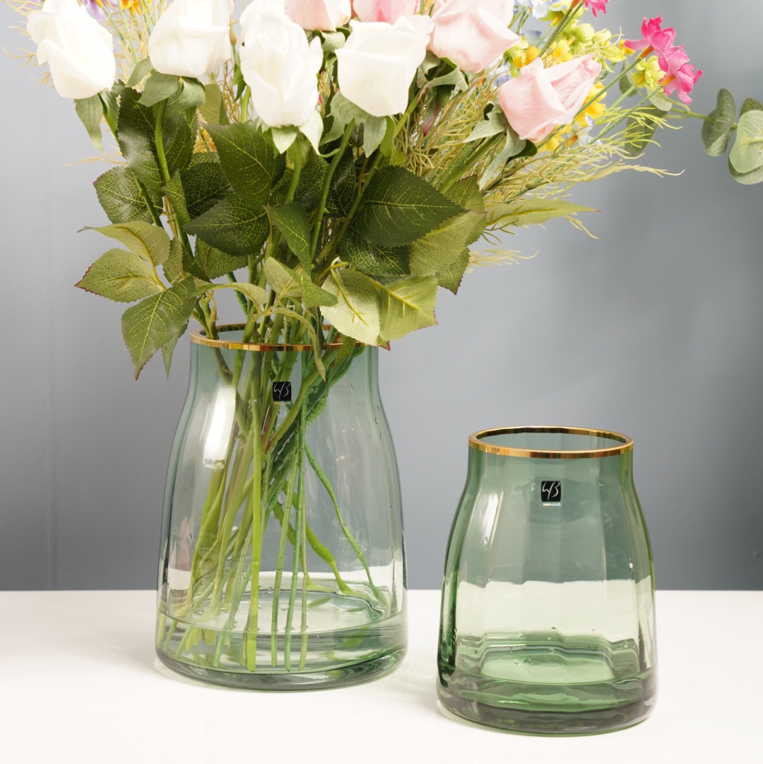 Nordic-style simple hand-painted gold-edged transparent glass vases, creative decorative items, vase factory direct sales and wholesale Application Scenario
