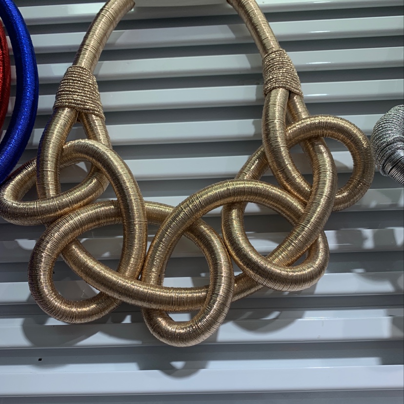 Exaggerated necklaces from Europe and America