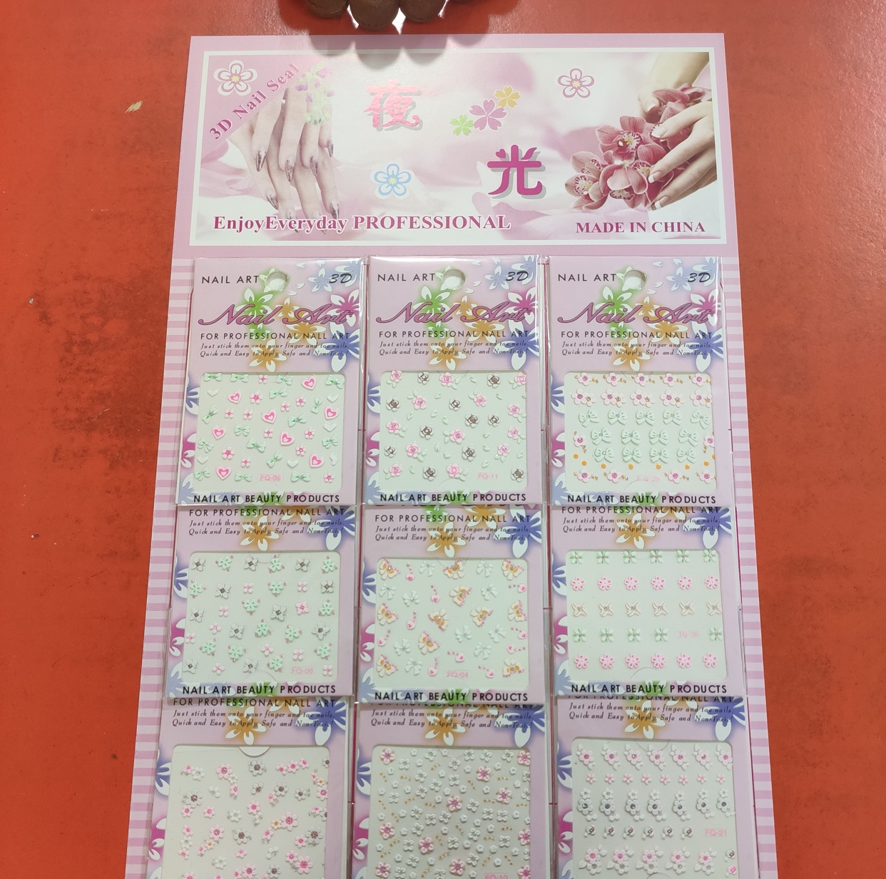 12. Luminous nails
There are many patterns and styles
A 400 thumbnail