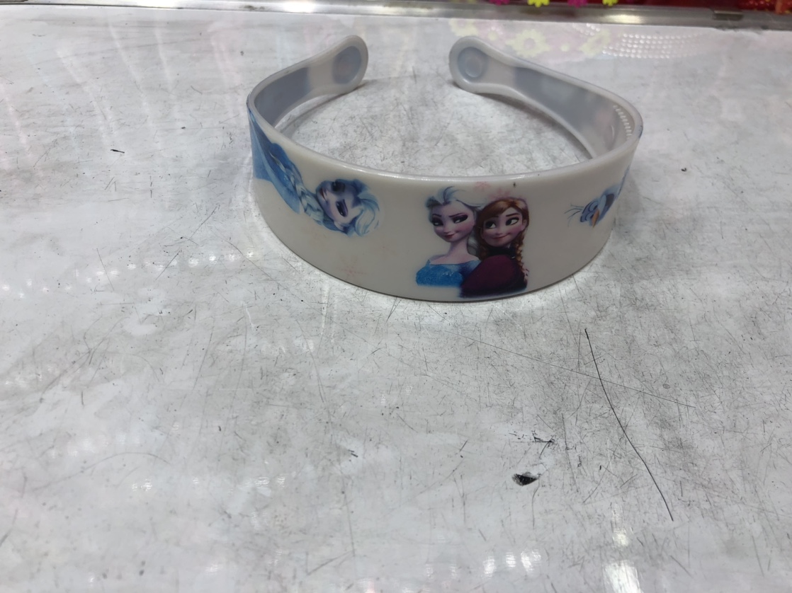 3.8 Printed ice and snow head clasp thumbnail