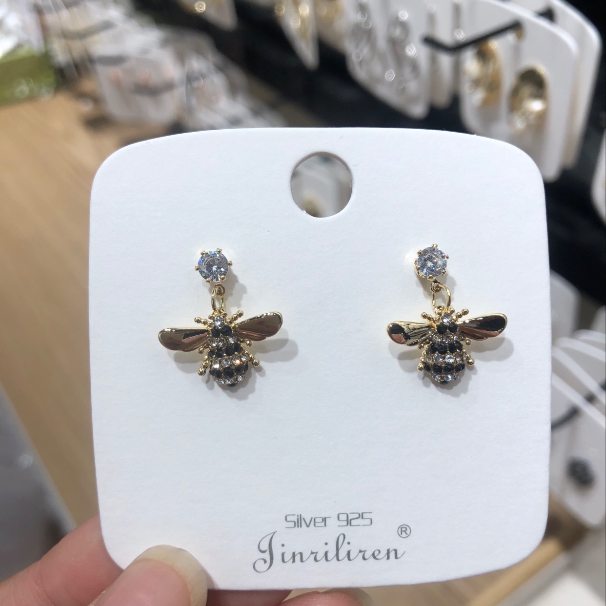 Today beauty fashion matching slim earrings bee series products