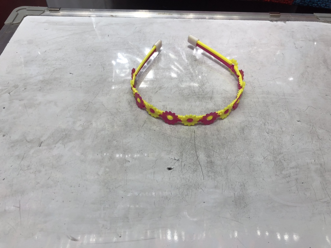 12 Daisy head clasp thumbnail