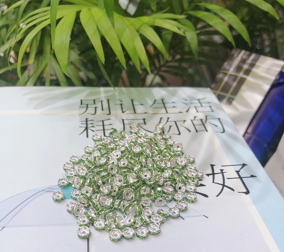 4mm straight-edge colored diamond ring, common colors: AB, lake blue, light green, bright red, royal blue, black, special colors: light pink Application Scenario
