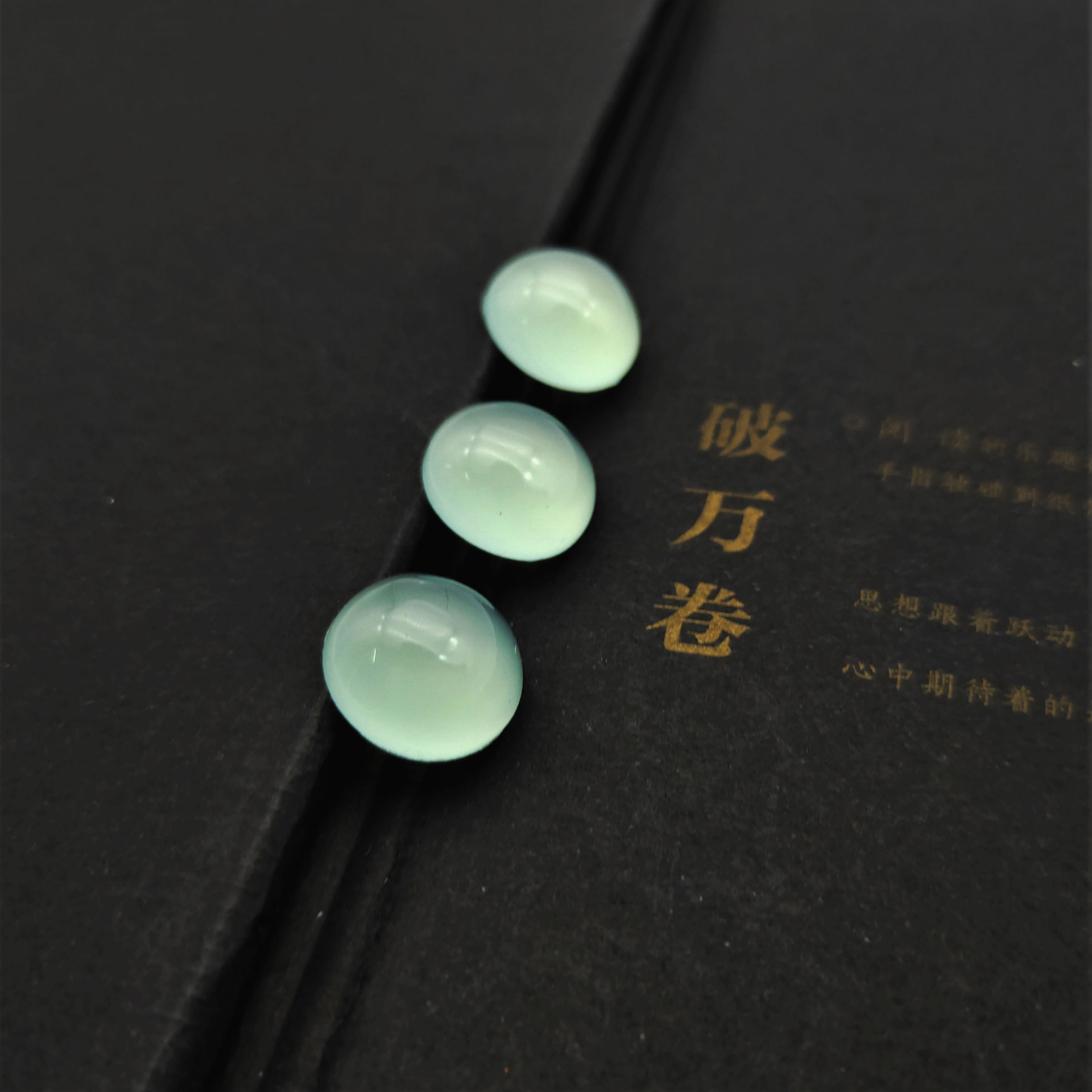 Micro-heating, selling imitation cat's eye resin light-sensitive ring face, flat bottom, smooth surface, round, 16mm, handmade DIY handicraft matching undefined