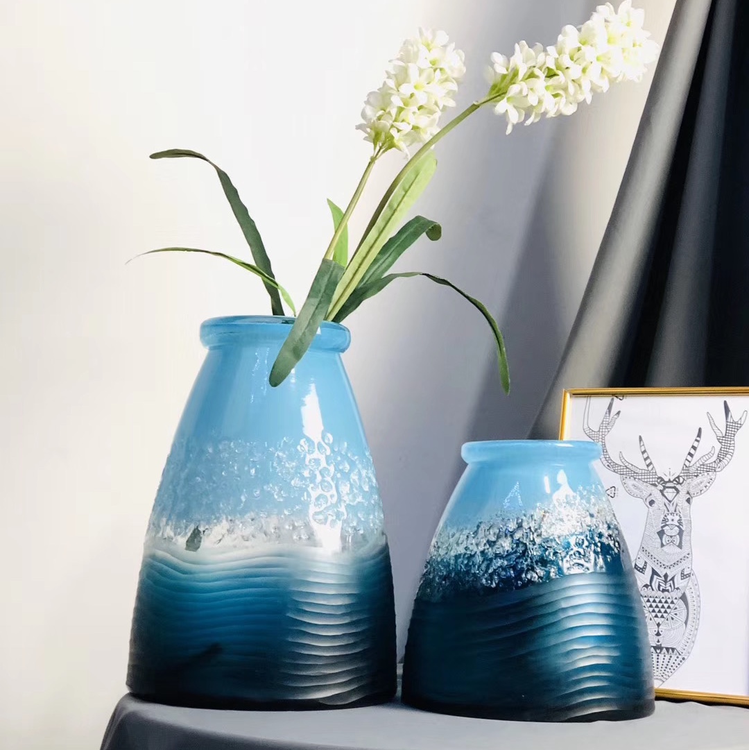 Nordic light luxury glass vase, retro wavy creative glass handicraft, flower arrangement, hydroponic home living room table, everlasting flower display