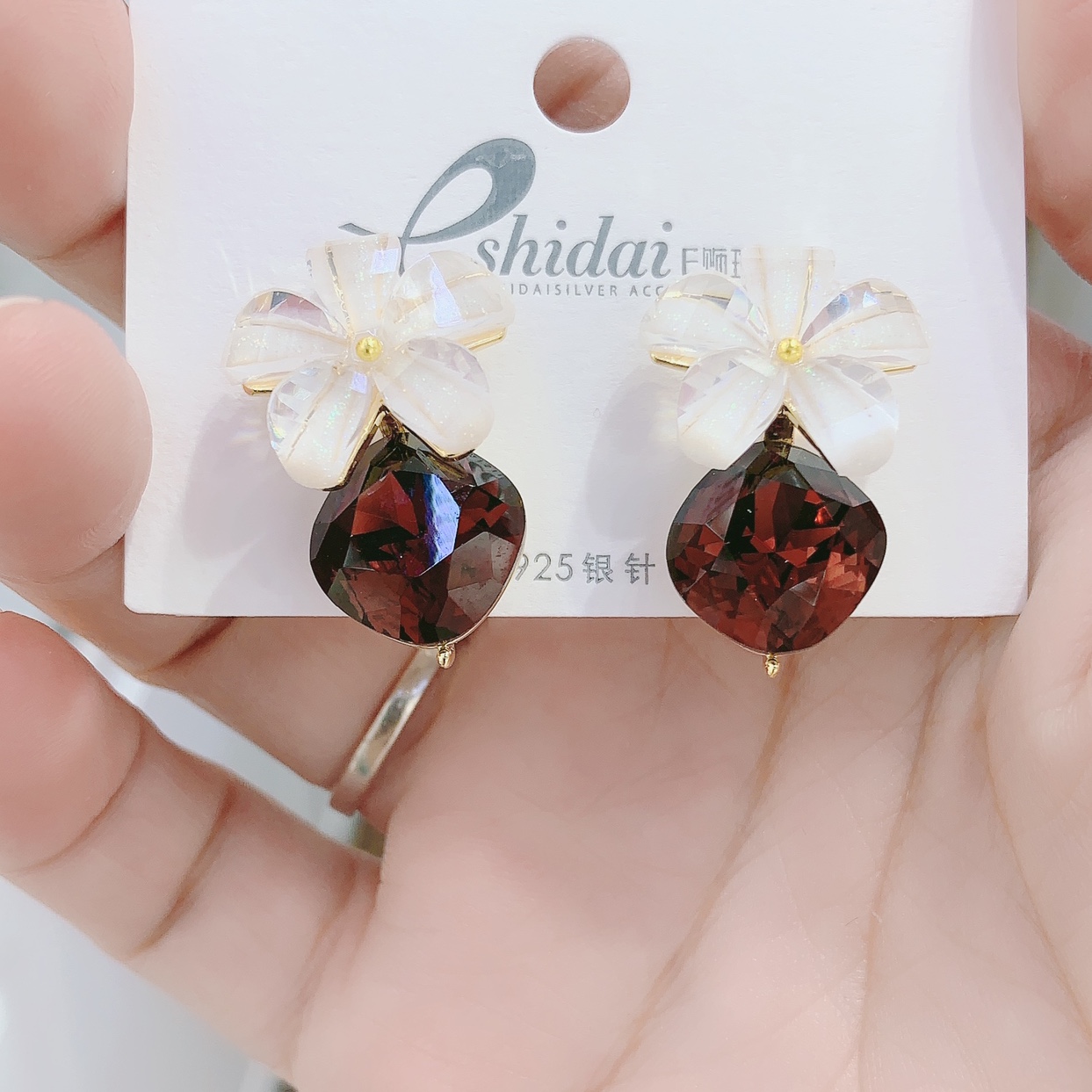 Stylish Crystal Flower Earrings Specification drawing