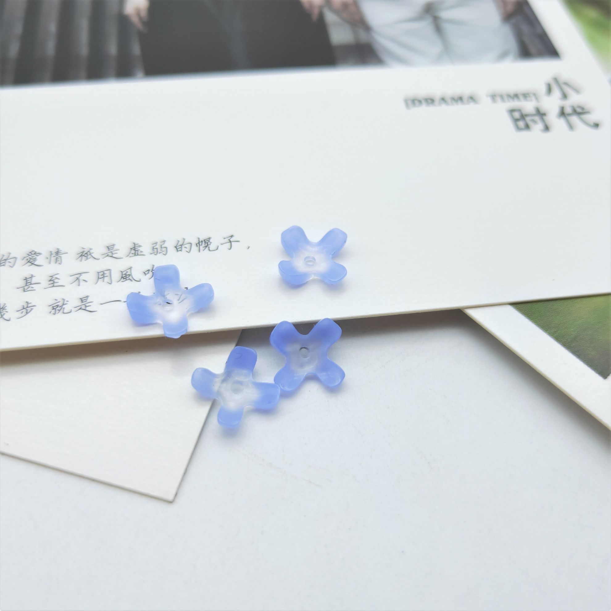 Resin imitation yellow disc osmanthus four-petal flower handcrafted DIY Hanfu hairpins, accessories, ear studs, handicraft accessories Application Scenario