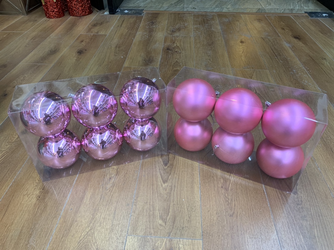 The Christmas ball is 12cm