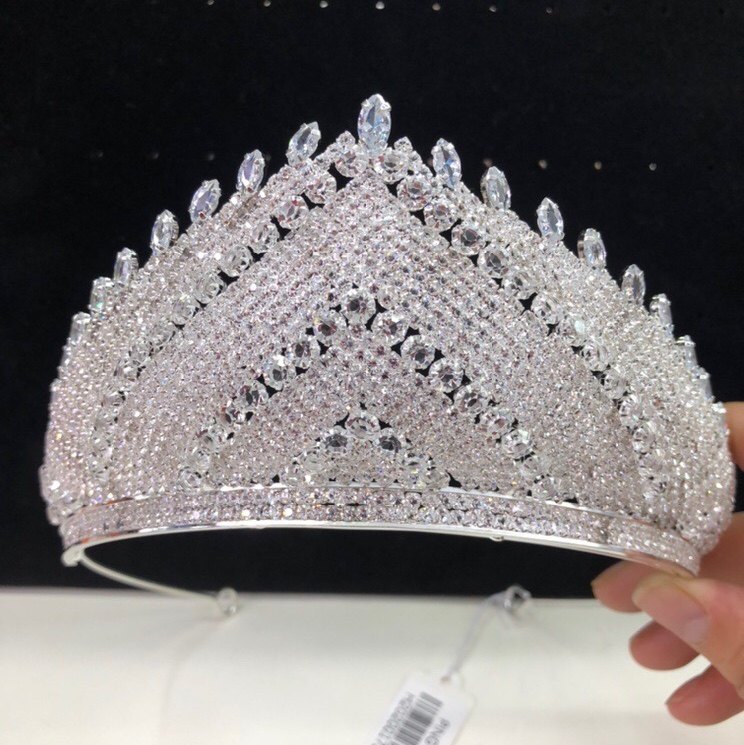 2020 Bride wedding nude diamond zircon crown wedding photography gown Korean style headdress details Picture