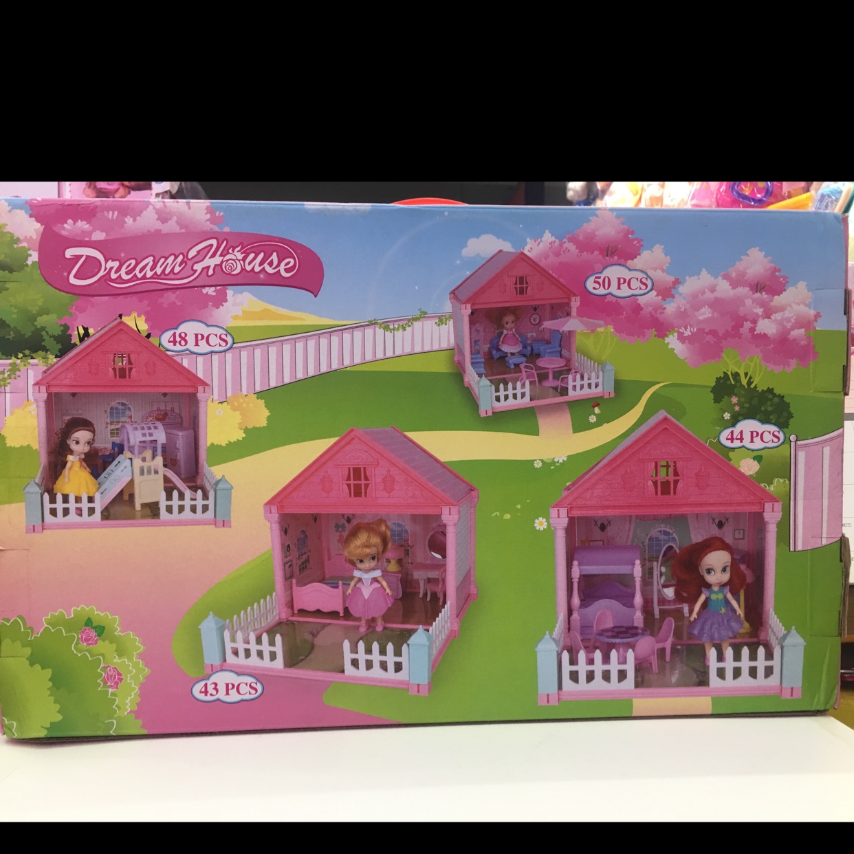 Mini dolls build house of blocks in every house Application Scenario