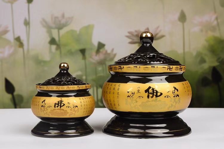Auspicious Buddhist utensils in small and large sizes, incense burners