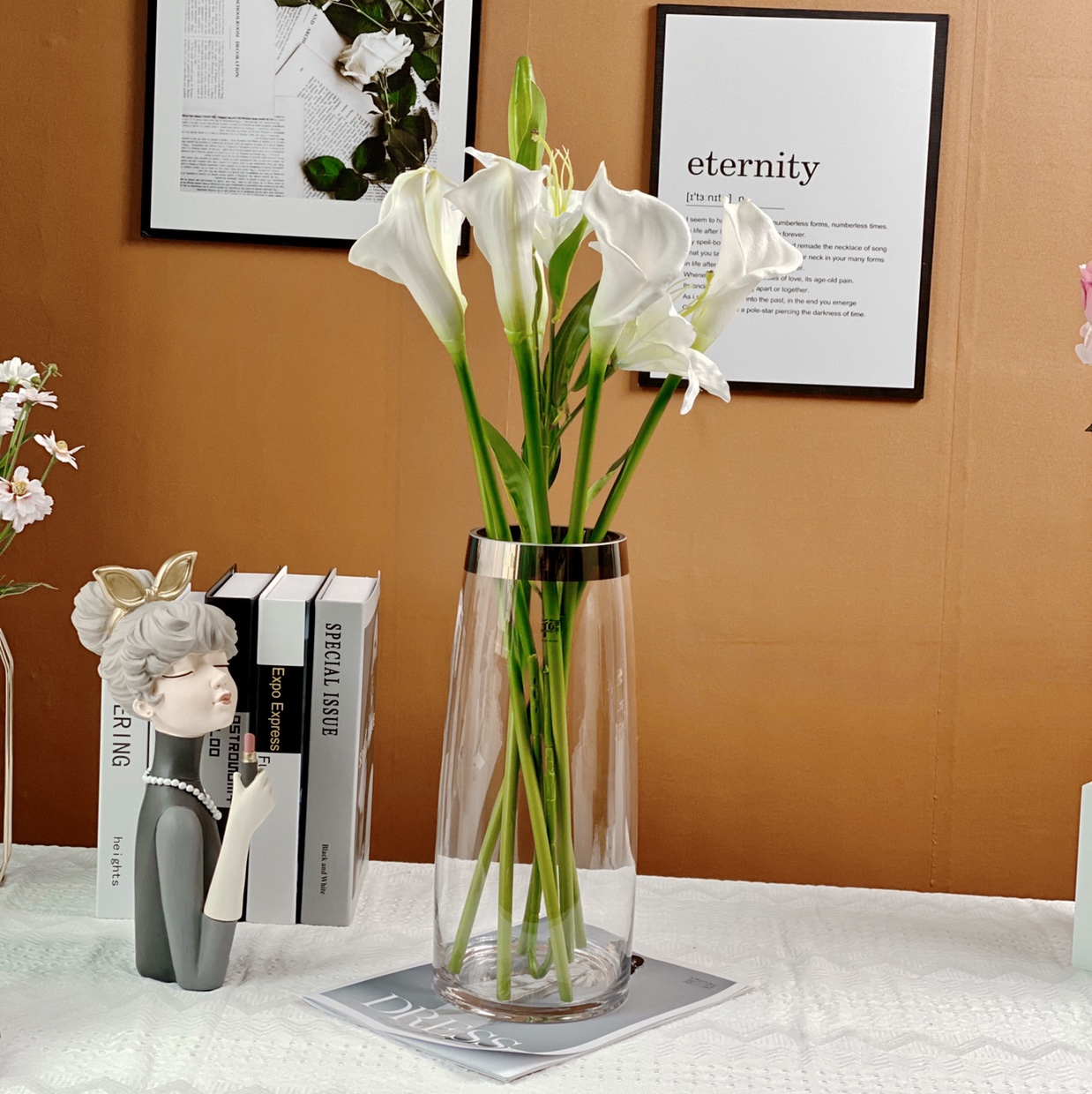 Modern, simple and light luxury style, transparent glass vase with a closed edge, living room decoration, lucky bamboo creative flower arrangement decoration, factory direct sales and wholesale details Picture