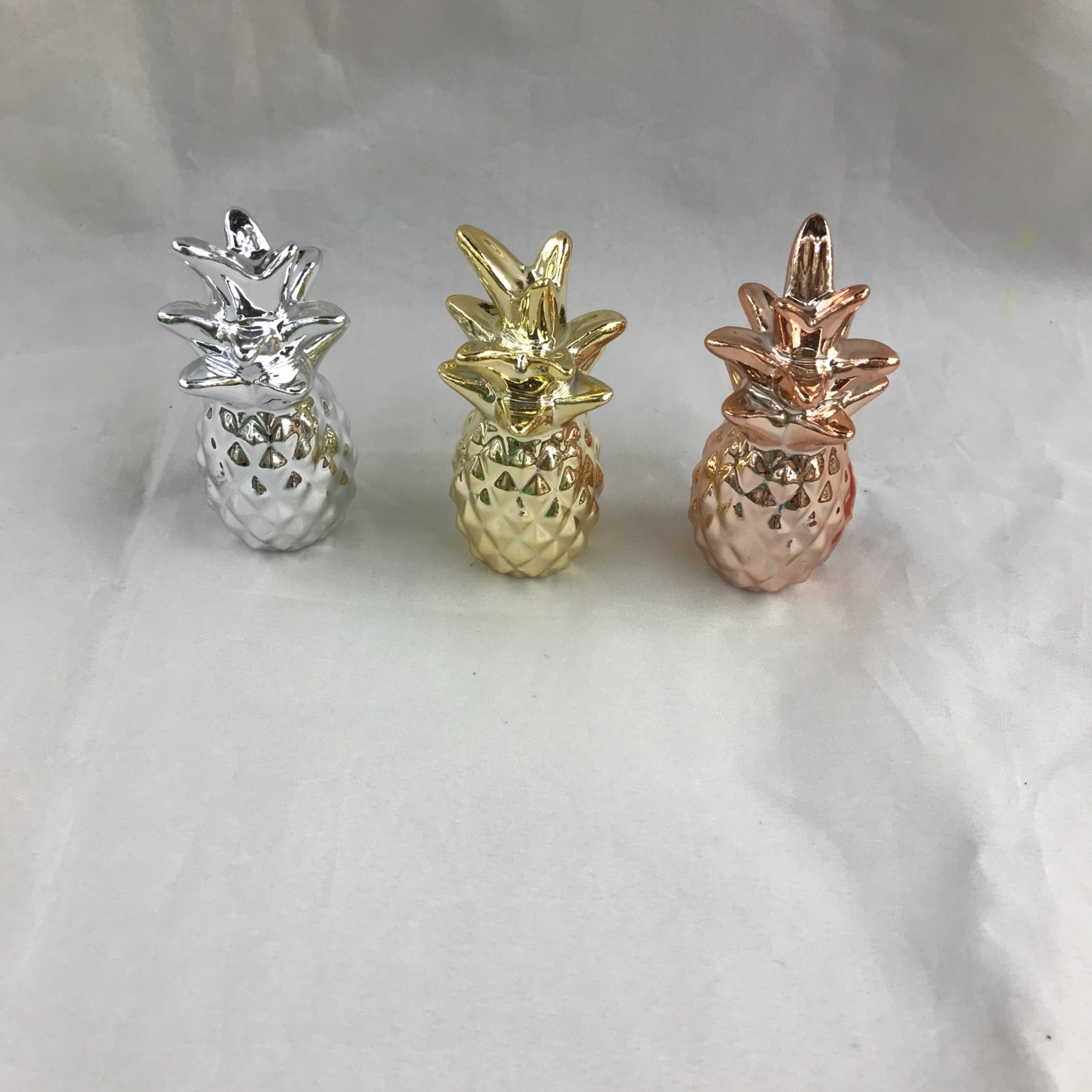 Ceramic electroplated pineapple ornaments, countertop small ornaments, entrance hall ornaments undefined