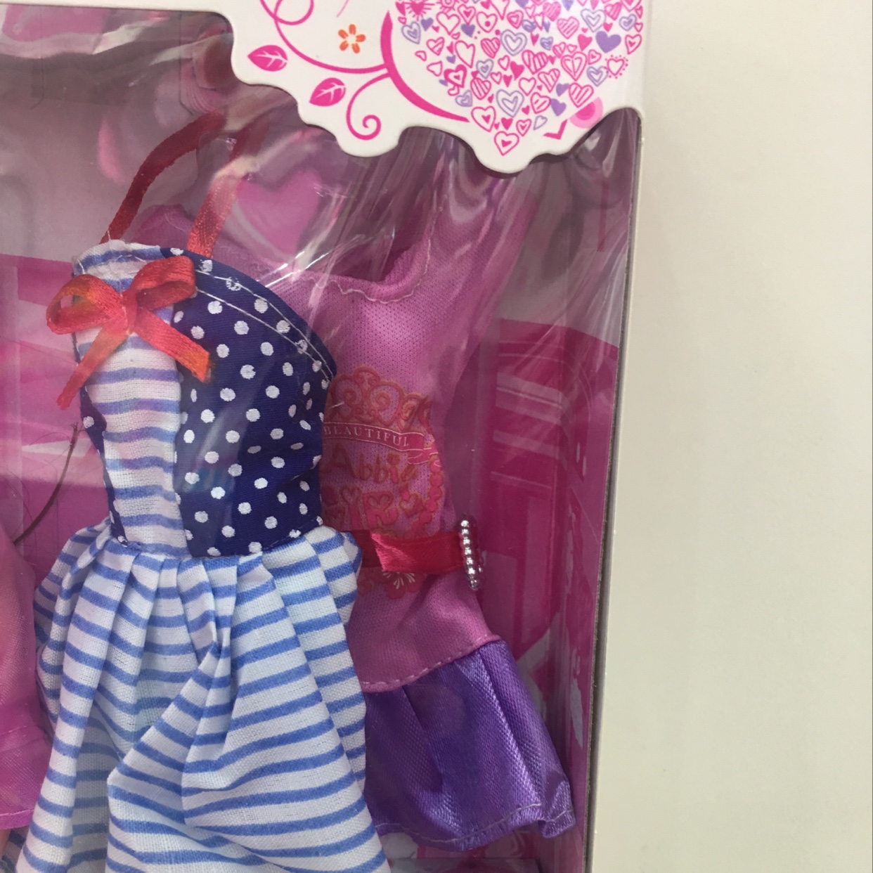 A variety of outfits can be worn with ease Specification drawing